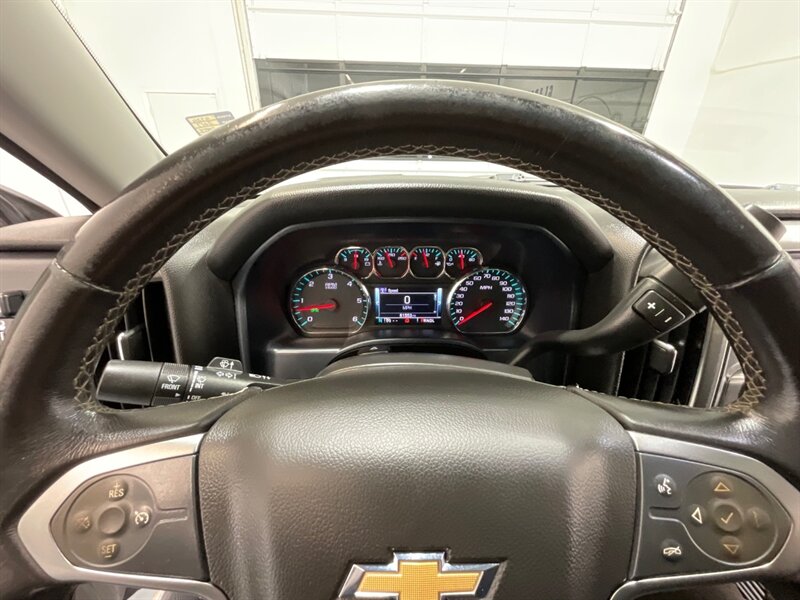 2017 Chevrolet Silverado 1500 LT Crew Cab 4X4 / 5.3L V8 / Leather / NEW TIRES  / ZERO RUST / Leather w. Heated Seats / Backup Camera / LONG BED ( 6.5ft) / 81K MILES - Photo 43 - Gladstone, OR 97027