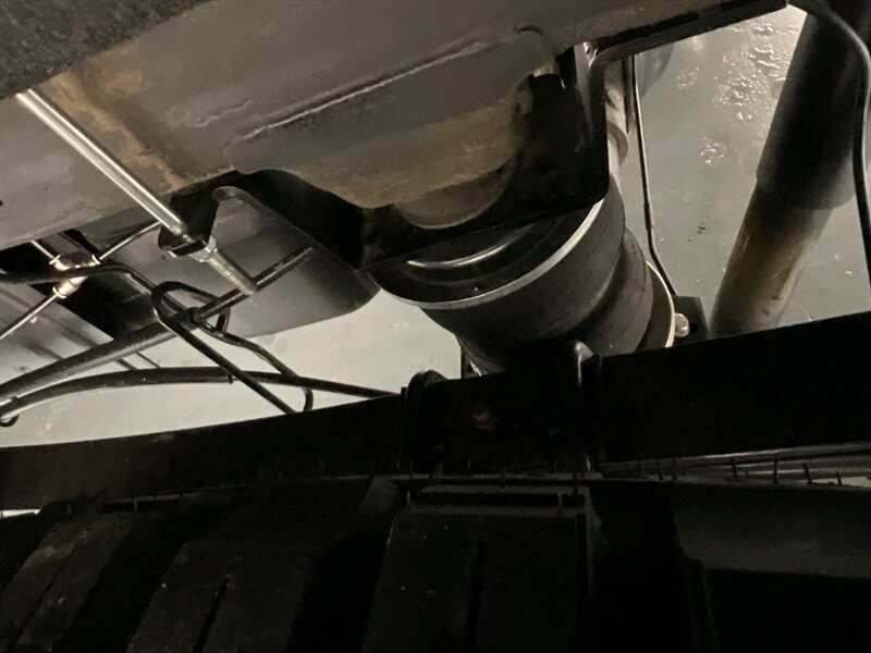 2017 Chevrolet Silverado 1500 LT Crew Cab 4X4 / 5.3L V8 / Leather / NEW TIRES  / ZERO RUST / Leather w. Heated Seats / Backup Camera / LONG BED ( 6.5ft) / 81K MILES - Photo 46 - Gladstone, OR 97027