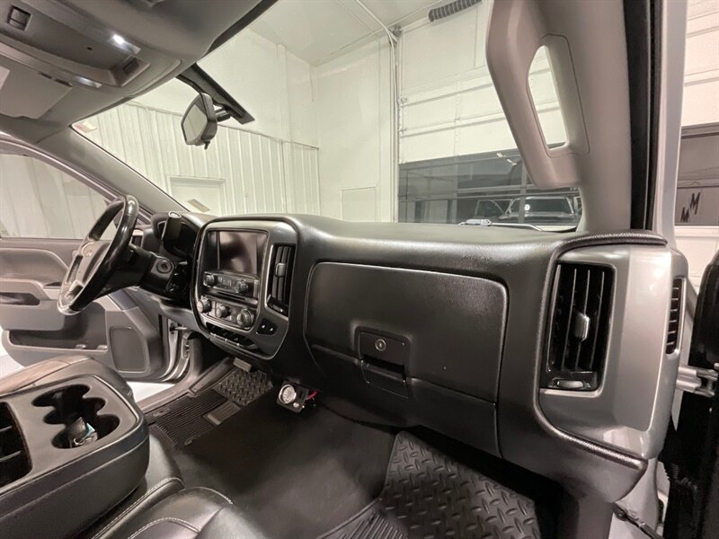 2017 Chevrolet Silverado 1500 LT Crew Cab 4X4 / 5.3L V8 / Leather / NEW TIRES  / ZERO RUST / Leather w. Heated Seats / Backup Camera / LONG BED ( 6.5ft) / 81K MILES - Photo 37 - Gladstone, OR 97027