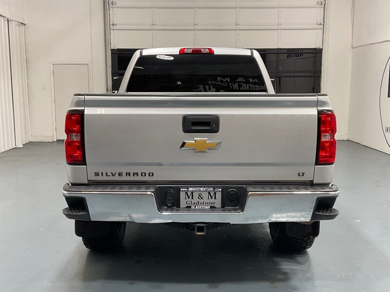 2017 Chevrolet Silverado 1500 LT Crew Cab 4X4 / 5.3L V8 / Leather / NEW TIRES  / ZERO RUST / Leather w. Heated Seats / Backup Camera / LONG BED ( 6.5ft) / 81K MILES - Photo 6 - Gladstone, OR 97027
