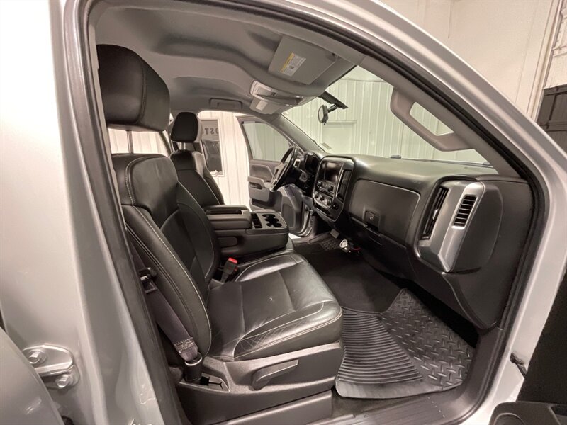 2017 Chevrolet Silverado 1500 LT Crew Cab 4X4 / 5.3L V8 / Leather / NEW TIRES  / ZERO RUST / Leather w. Heated Seats / Backup Camera / LONG BED ( 6.5ft) / 81K MILES - Photo 14 - Gladstone, OR 97027