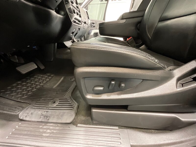 2017 Chevrolet Silverado 1500 LT Crew Cab 4X4 / 5.3L V8 / Leather / NEW TIRES  / ZERO RUST / Leather w. Heated Seats / Backup Camera / LONG BED ( 6.5ft) / 81K MILES - Photo 34 - Gladstone, OR 97027