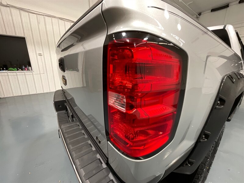 2017 Chevrolet Silverado 1500 LT Crew Cab 4X4 / 5.3L V8 / Leather / NEW TIRES  / ZERO RUST / Leather w. Heated Seats / Backup Camera / LONG BED ( 6.5ft) / 81K MILES - Photo 29 - Gladstone, OR 97027