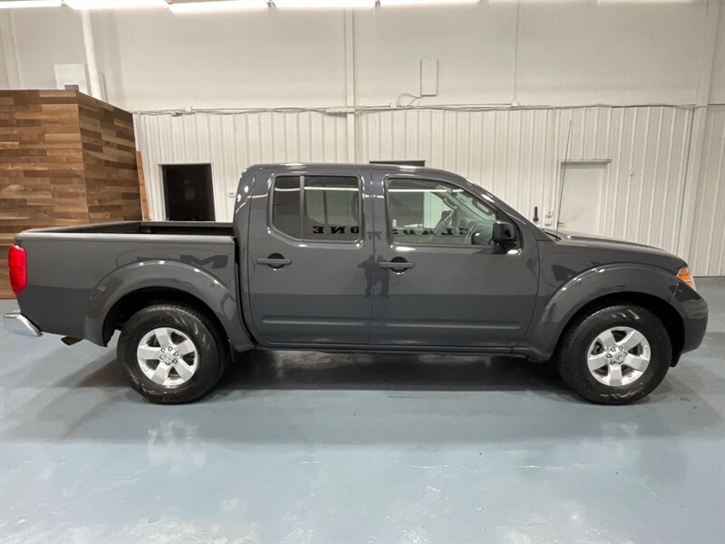 2013 Nissan Frontier SV Crew Cab RWD / 4.0L 6Cyl / ZERO RUST   - Photo 4 - Gladstone, OR 97027