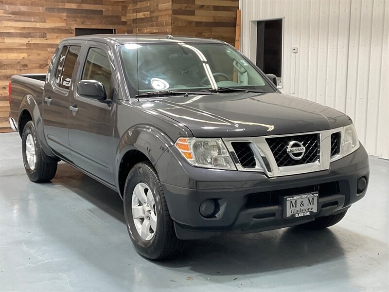 2013 Nissan Frontier SV Crew Cab RWD / 4.0L 6Cyl / ZERO RUST   - Photo 2 - Gladstone, OR 97027