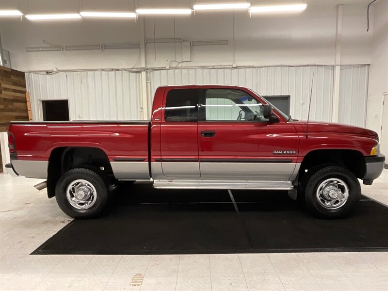 1999 Dodge Ram 2500 Laramie SLT 4X4 / 5.9L DIESEL / 61,000 MILES  / LOCAL OREGON TRUCK / RUST FREE / BRAND NEW TIRES - Photo 4 - Gladstone, OR 97027