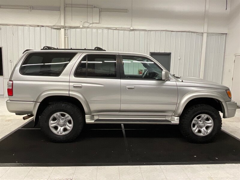 2001 Toyota 4Runner SR5 Sport Utility 4X4 / 3.4L V6 /FRESH TIMING BELT  / E-LOCKERS / Sunroof / BRAND NEW TIRES / Excel Cond - Photo 4 - Gladstone, OR 97027