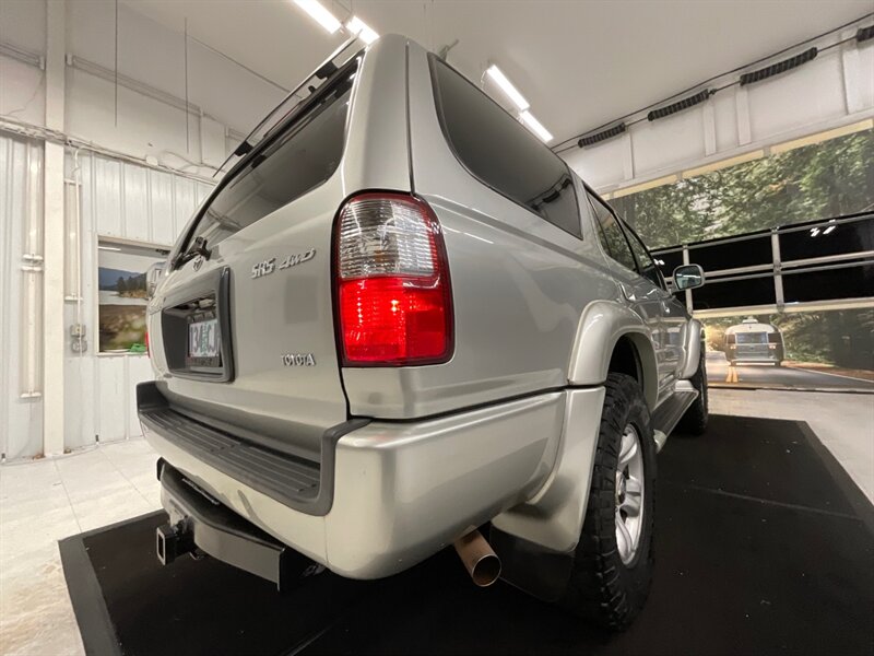 2001 Toyota 4Runner SR5 Sport Utility 4X4 / 3.4L V6 /FRESH TIMING BELT  / E-LOCKERS / Sunroof / BRAND NEW TIRES / Excel Cond - Photo 11 - Gladstone, OR 97027