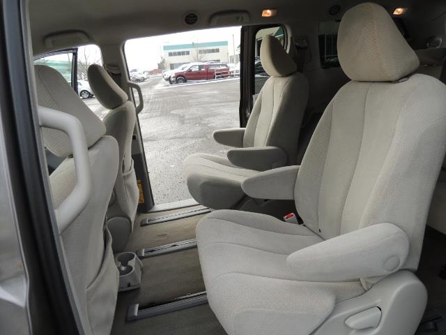 2014 Toyota Sienna Minivan / NAVi / CAM / All Wheel Drive / 1-OWNER   - Photo 14 - Portland, OR 97217