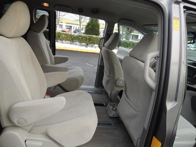 2014 Toyota Sienna Minivan / NAVi / CAM / All Wheel Drive / 1-OWNER   - Photo 17 - Portland, OR 97217