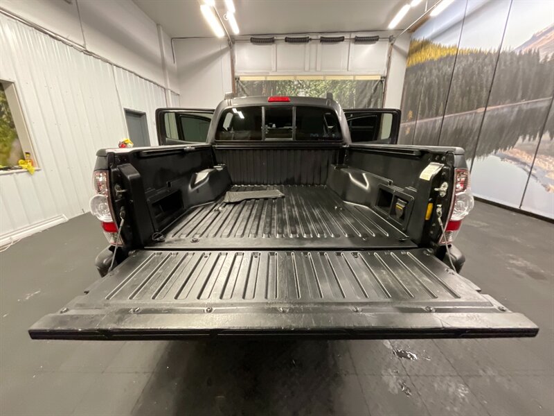 2013 Toyota Tacoma V6 SR5 TRD OFF ROAD 4X4 / V6 / LIFTED  Backup Camera / REAR DIFF LOCKS / LIFTED w/ 33 " TOYO OPEN COUNTRY / RUST FREE - Photo 22 - Gladstone, OR 97027