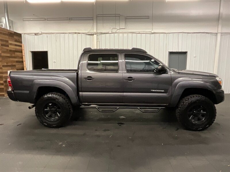 2013 Toyota Tacoma V6 SR5 TRD OFF ROAD 4X4 / V6 / LIFTED  Backup Camera / REAR DIFF LOCKS / LIFTED w/ 33 " TOYO OPEN COUNTRY / RUST FREE - Photo 4 - Gladstone, OR 97027