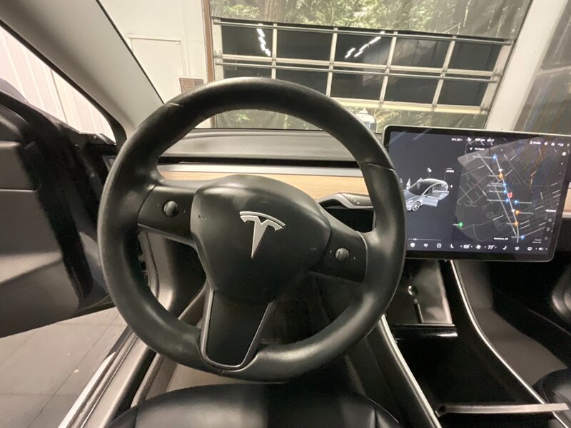 2018 Tesla Model 3 Long Range AWD / DUAL MOTORS / 1-OWNER/ 44K MILES  Leather Seats / LOCAL OREGON / AWD - Photo 30 - Gladstone, OR 97027