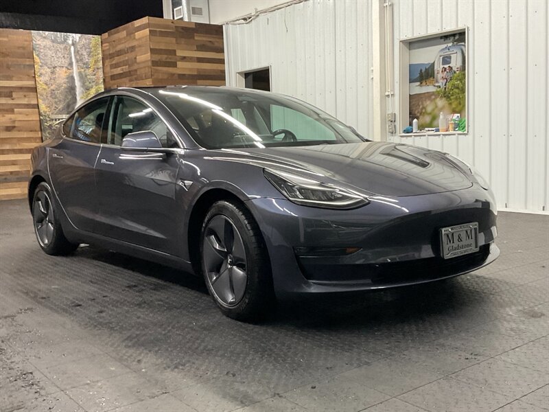 2018 Tesla Model 3 Long Range AWD / DUAL MOTORS / 1-OWNER/ 44K MILES  Leather Seats / LOCAL OREGON / AWD - Photo 2 - Gladstone, OR 97027