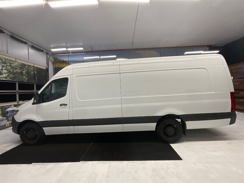 2021 Mercedes-Benz Sprinter 2500 CARGO VAN / V6 DIESEL /HIGHROOF 170 " EXTENDED  / Backup Camera / EXTRA LONG /15,000 MILES - Photo 3 - Gladstone, OR 97027