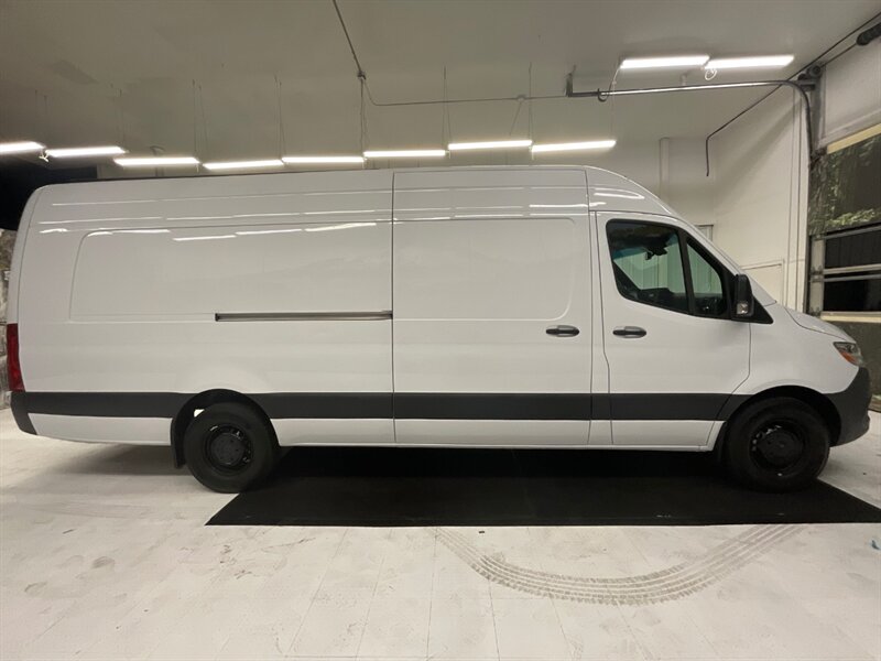 2021 Mercedes-Benz Sprinter 2500 CARGO VAN / V6 DIESEL /HIGHROOF 170 " EXTENDED  / Backup Camera / EXTRA LONG /15,000 MILES - Photo 4 - Gladstone, OR 97027