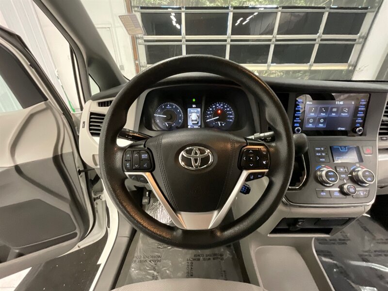 2019 Toyota Sienna L 7-Passenger MiniVan / 3.5L V6 / Backup Camera  / Dynamic Cruise Control / Lane Departure Alert / ONLY 38,000 MILES - Photo 34 - Gladstone, OR 97027