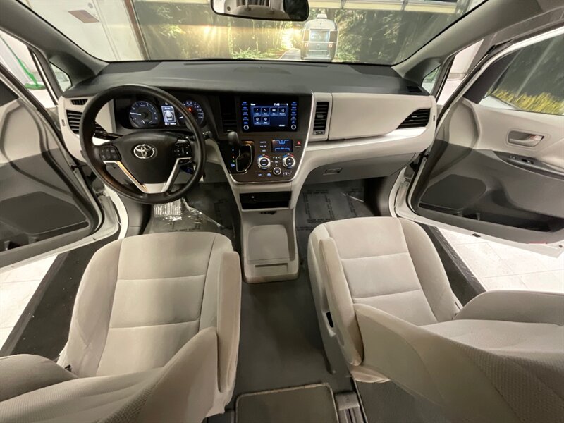 2019 Toyota Sienna L 7-Passenger MiniVan / 3.5L V6 / Backup Camera  / Dynamic Cruise Control / Lane Departure Alert / ONLY 38,000 MILES - Photo 30 - Gladstone, OR 97027