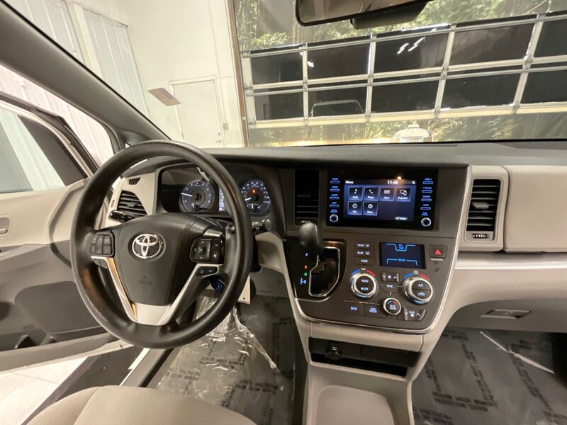 2019 Toyota Sienna L 7-Passenger MiniVan / 3.5L V6 / Backup Camera  / Dynamic Cruise Control / Lane Departure Alert / ONLY 38,000 MILES - Photo 19 - Gladstone, OR 97027