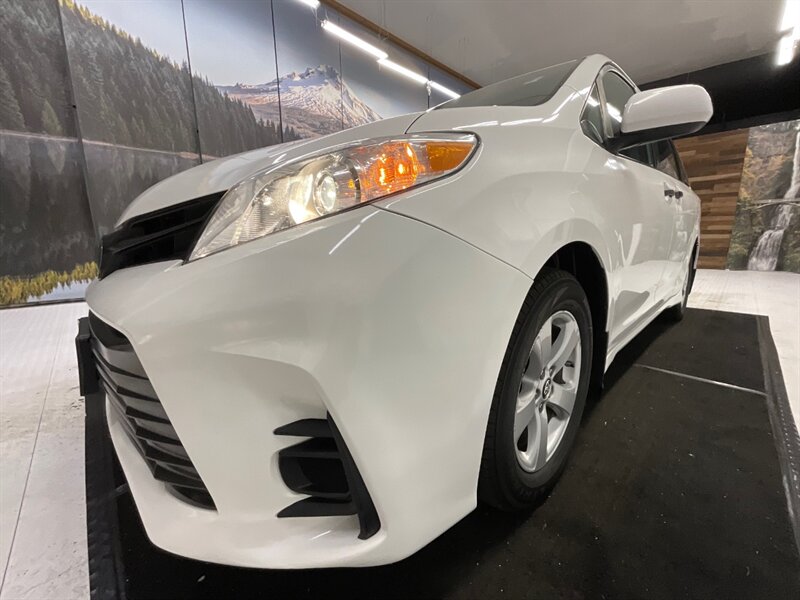 2019 Toyota Sienna L 7-Passenger MiniVan / 3.5L V6 / Backup Camera  / Dynamic Cruise Control / Lane Departure Alert / ONLY 38,000 MILES - Photo 9 - Gladstone, OR 97027