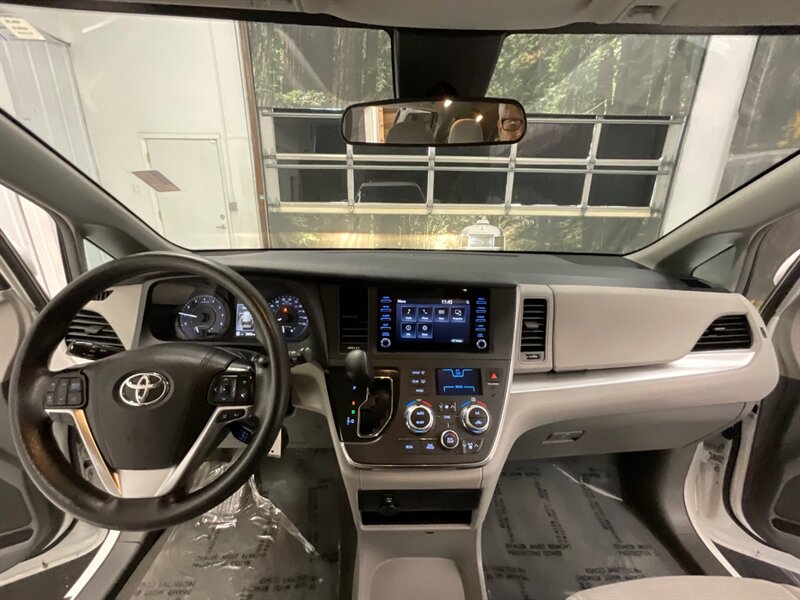 2019 Toyota Sienna L 7-Passenger MiniVan / 3.5L V6 / Backup Camera  / Dynamic Cruise Control / Lane Departure Alert / ONLY 38,000 MILES - Photo 31 - Gladstone, OR 97027