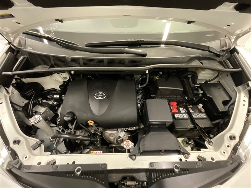 2019 Toyota Sienna L 7-Passenger MiniVan / 3.5L V6 / Backup Camera  / Dynamic Cruise Control / Lane Departure Alert / ONLY 38,000 MILES - Photo 44 - Gladstone, OR 97027