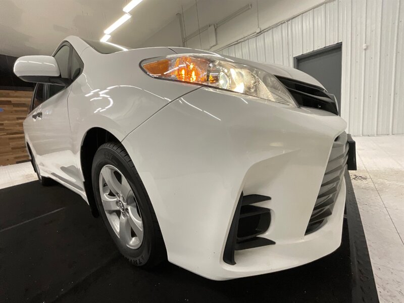 2019 Toyota Sienna L 7-Passenger MiniVan / 3.5L V6 / Backup Camera  / Dynamic Cruise Control / Lane Departure Alert / ONLY 38,000 MILES - Photo 26 - Gladstone, OR 97027