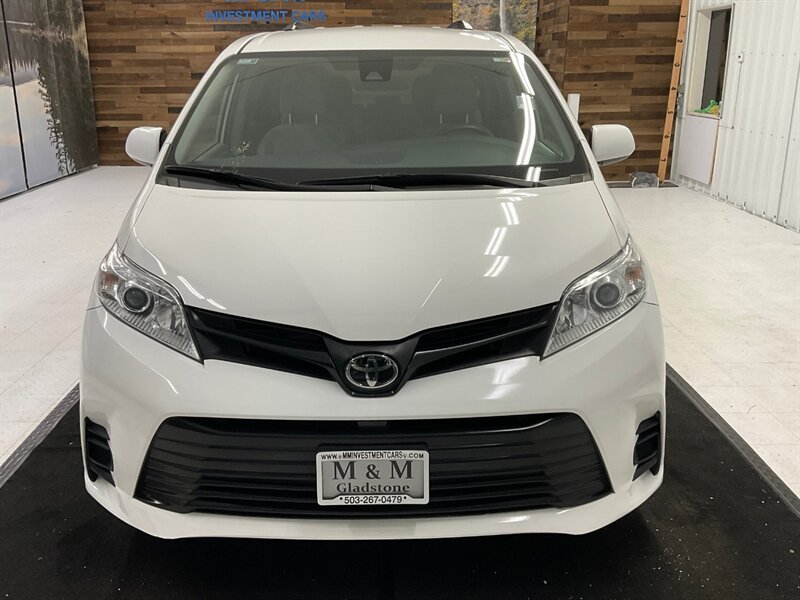 2019 Toyota Sienna L 7-Passenger MiniVan / 3.5L V6 / Backup Camera  / Dynamic Cruise Control / Lane Departure Alert / ONLY 38,000 MILES - Photo 5 - Gladstone, OR 97027