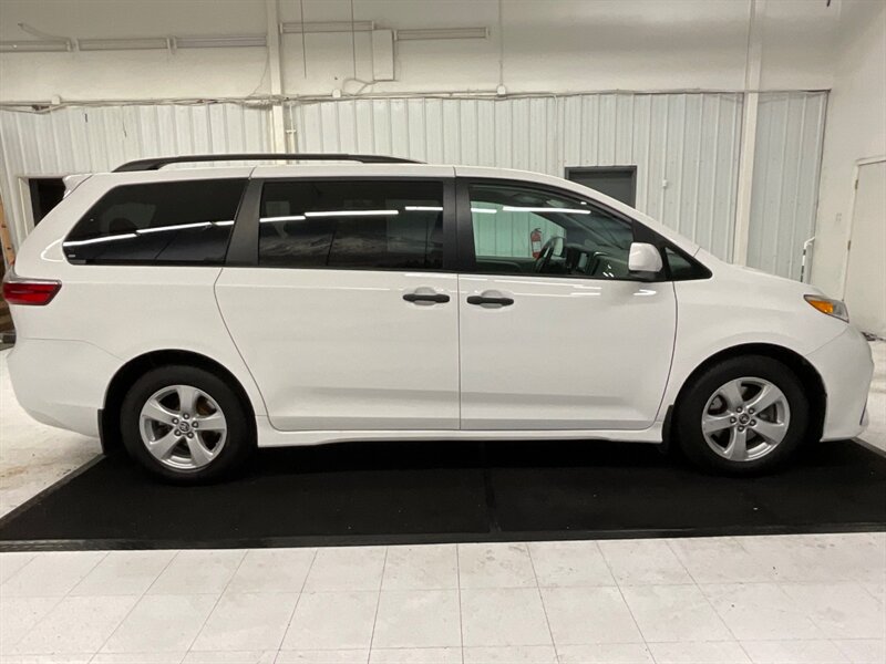 2019 Toyota Sienna L 7-Passenger MiniVan / 3.5L V6 / Backup Camera  / Dynamic Cruise Control / Lane Departure Alert / ONLY 38,000 MILES - Photo 4 - Gladstone, OR 97027