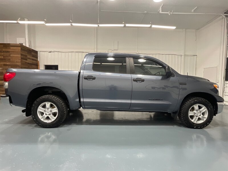 2008 Toyota Tundra SR5 CREWMAX 4X4 / 5.7L V8 / LOCAL w. ZERO RUST - Photo 4 - Gladstone, OR 97027