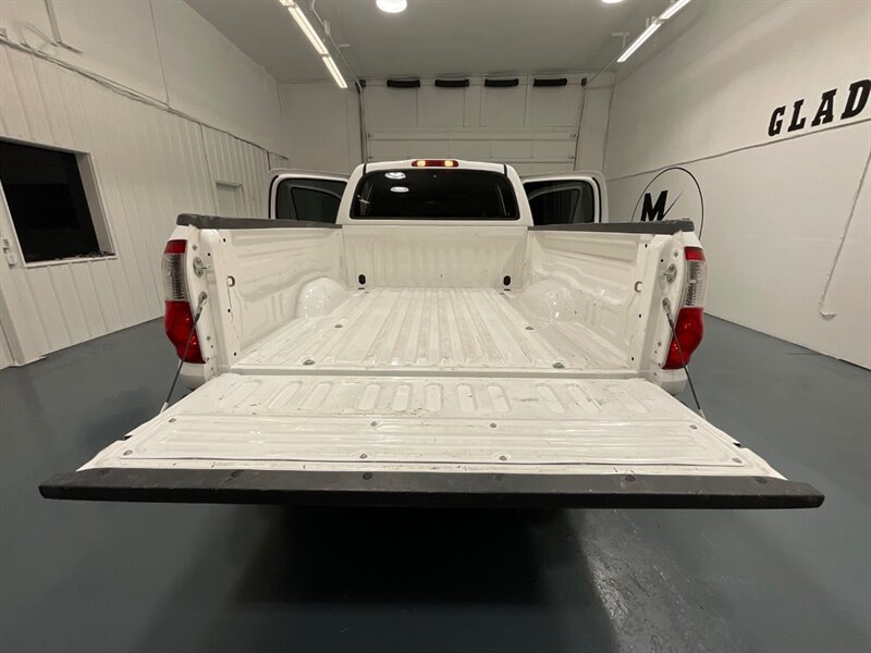 2004 Toyota Tundra SR5 Double Cab 4X4 / 4.7L V8 / ONLY 71.000 MILES  / TIMING BELT SERVICE DONE - Photo 10 - Gladstone, OR 97027