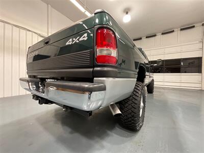 2001 Dodge Ram 2500 Laramie 4X4 6-SPEED MANUAL / 5.9L CUMMINS DIESEL  / Leather Seats / LONG BED / ZERO RUST / NEW TIRES - Photo 52 - Gladstone, OR 97027