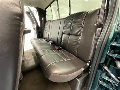 2001 Dodge Ram 2500 Laramie 4X4 6-SPEED MANUAL / 5.9L CUMMINS DIESEL  / Leather Seats / LONG BED / ZERO RUST / NEW TIRES - Photo 14 - Gladstone, OR 97027