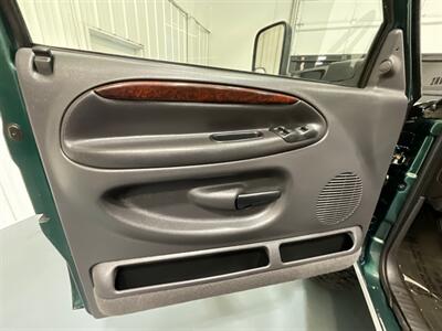 2001 Dodge Ram 2500 Laramie 4X4 6-SPEED MANUAL / 5.9L CUMMINS DIESEL  / Leather Seats / LONG BED / ZERO RUST / NEW TIRES - Photo 33 - Gladstone, OR 97027