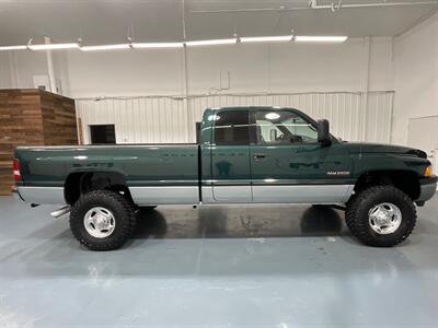 2001 Dodge Ram 2500 Laramie 4X4 6-SPEED MANUAL / 5.9L CUMMINS DIESEL  / Leather Seats / LONG BED / ZERO RUST / NEW TIRES - Photo 4 - Gladstone, OR 97027