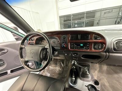 2001 Dodge Ram 2500 Laramie 4X4 6-SPEED MANUAL / 5.9L CUMMINS DIESEL  / Leather Seats / LONG BED / ZERO RUST / NEW TIRES - Photo 17 - Gladstone, OR 97027