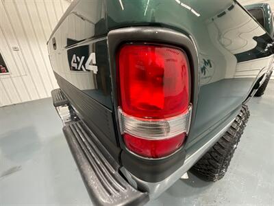 2001 Dodge Ram 2500 Laramie 4X4 6-SPEED MANUAL / 5.9L CUMMINS DIESEL  / Leather Seats / LONG BED / ZERO RUST / NEW TIRES - Photo 29 - Gladstone, OR 97027