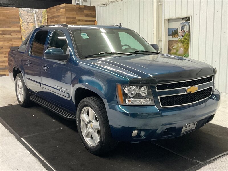 2007 Chevrolet Avalanche LTZ 1500 Sport Utility Pickup 4X4 /Leather Sunroof  / RUST FREE / Excel Cond - Photo 2 - Gladstone, OR 97027