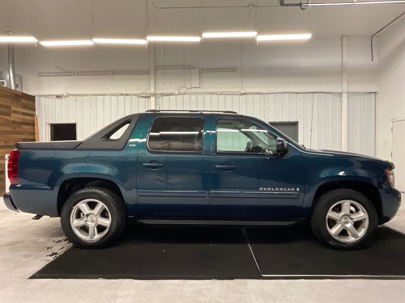 2007 Chevrolet Avalanche LTZ 1500 Sport Utility Pickup 4X4 /Leather Sunroof  / RUST FREE / Excel Cond - Photo 4 - Gladstone, OR 97027