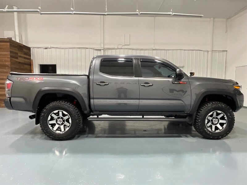 2022 Toyota Tacoma TRD Off-Road 4X4 /Leather Sunroof/LIFTED/NEW TIRES /Navigation & Backup camera / Leather w. Heated Seats / CRAWL CONTROL OPTION / BRAND NEW GOOF YEAR TIRES / LIFTED / BLIND SPOT ALERT / JBL Premium Sound / ZERO RUST - Photo 4 - Gladstone, OR 97027
