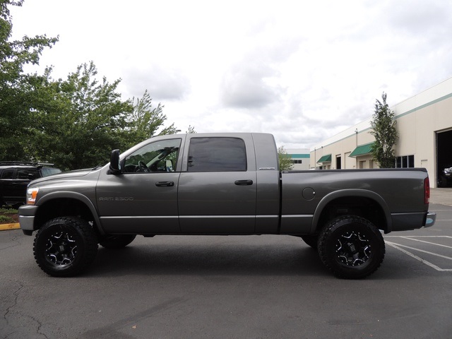 2006 Dodge Ram 2500 SLT / MEGA CAB / 4X4 /5.9L CUMMINS DIESEL / LIFTED