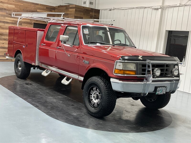 1997 Ford F-350 CREW CAB 4X4 / 7.5L V8 / 99K MILES / UTILITY BED  / LOCAL ZERO RUST - Photo 2 - Gladstone, OR 97027