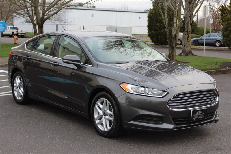 2016 Ford Fusion SE Sedan / Backup Camera / 1-OWNER / 19,000 MILES   - Photo 2 - Portland, OR 97217