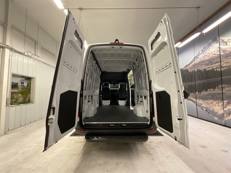 2020 Mercedes-Benz Sprinter 2500 Cargo Van / 3.0L V6 DIESEL / 1,400 MILES  / HIGHROOF & 144 " WB / Backup Camera / LIKE NEW - Photo 8 - Gladstone, OR 97027