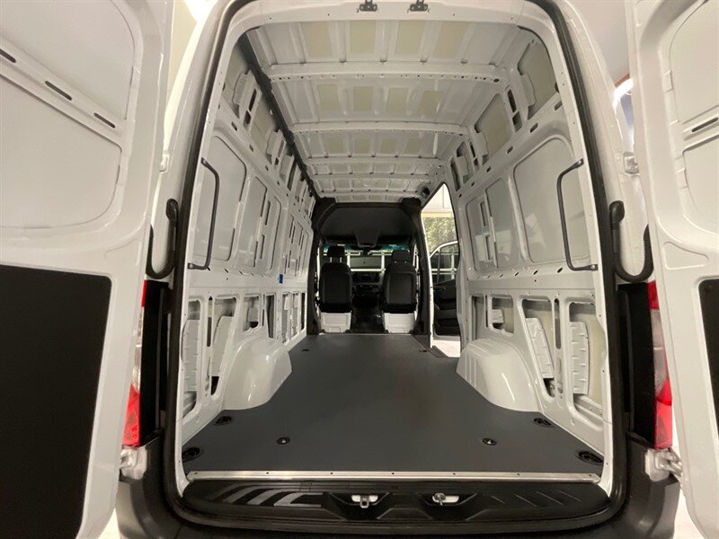 2020 Mercedes-Benz Sprinter 2500 Cargo Van / 3.0L V6 DIESEL / 1,400 MILES  / HIGHROOF & 144 " WB / Backup Camera / LIKE NEW - Photo 9 - Gladstone, OR 97027