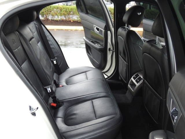 2010 Jaguar XF XFR / Leather / Sunroof / SuperCharged / 41K MILES   - Photo 13 - Portland, OR 97217