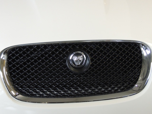 2010 Jaguar XF XFR / Leather / Sunroof / SuperCharged / 41K MILES   - Photo 21 - Portland, OR 97217