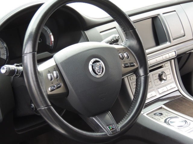 2010 Jaguar XF XFR / Leather / Sunroof / SuperCharged / 41K MILES   - Photo 9 - Portland, OR 97217