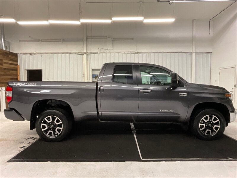 2020 Toyota Tundra Limited 4x4 / 5.7L V8/ TRD OFFRD / 26,000 MILES  / LOCAL TRUCK / LOADED - Photo 4 - Gladstone, OR 97027