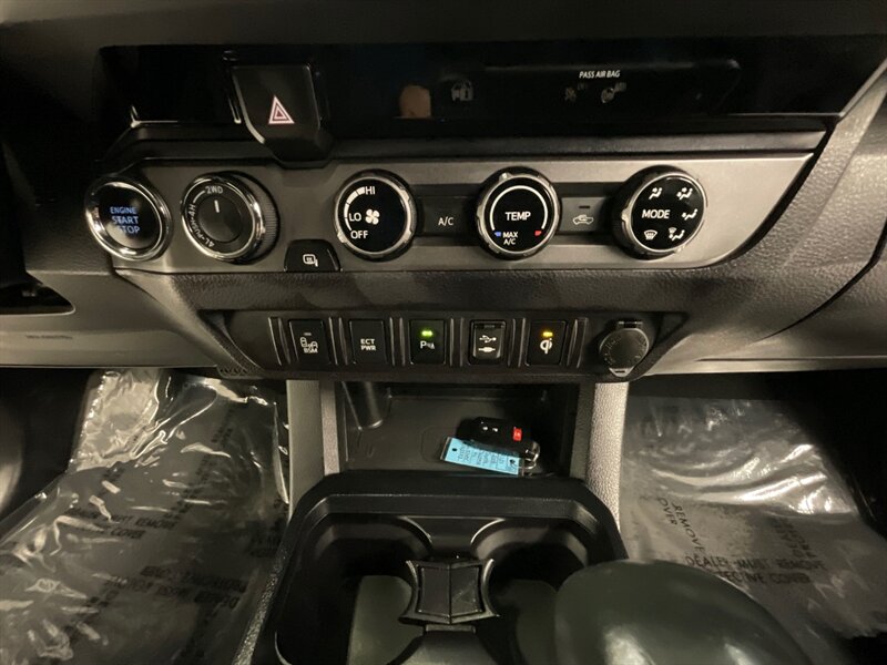 2018 Toyota Tacoma TRD Sport 4X4 / 1-OWNER / 41,000 MILES  / Technology Package - Photo 19 - Gladstone, OR 97027